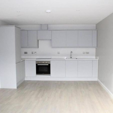 Marvellous New Build 2 Bed Flat - 1 Ophelia Court Apartment Epsom Exterior photo