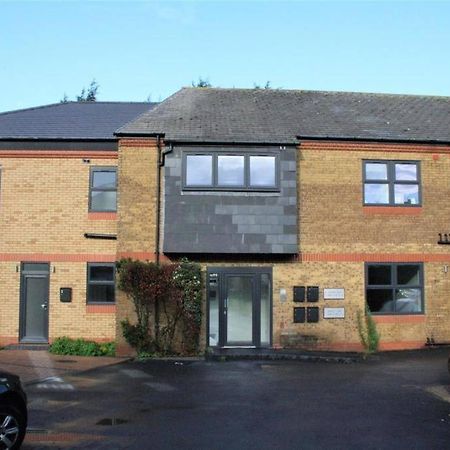 Marvellous New Build 2 Bed Flat - 1 Ophelia Court Apartment Epsom Exterior photo